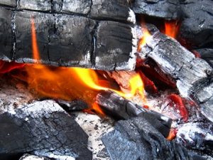 バーベキューの炭の処理や消し方はどうやるの？