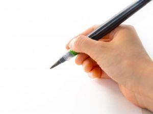 筆ペンで上手く書けない場合の上達法と持ち方